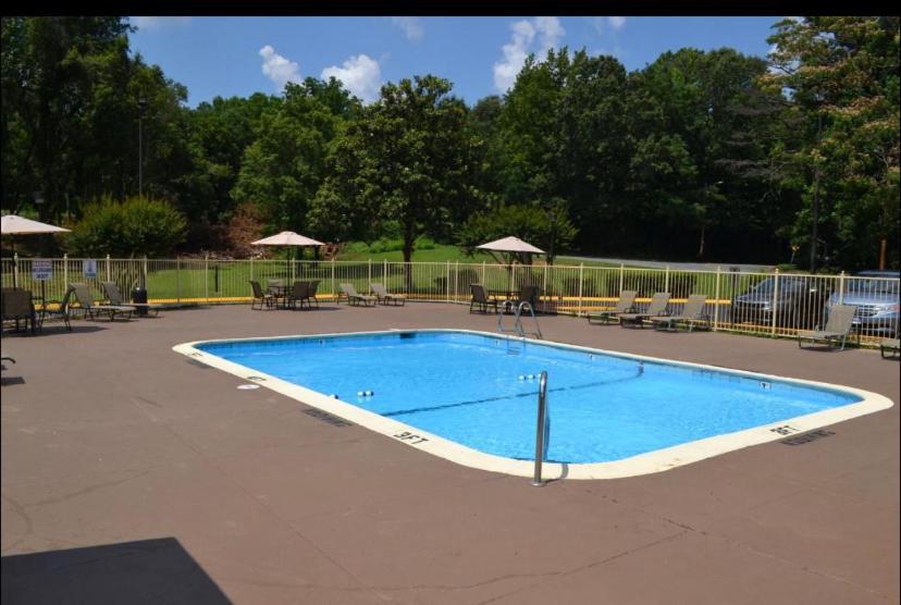 High Point Arcadia Inn Bagian luar foto