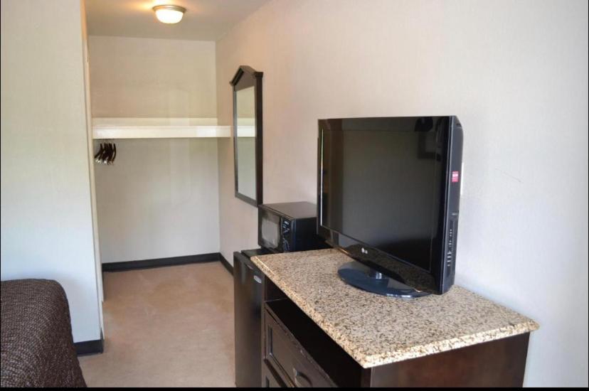 High Point Arcadia Inn Bagian luar foto