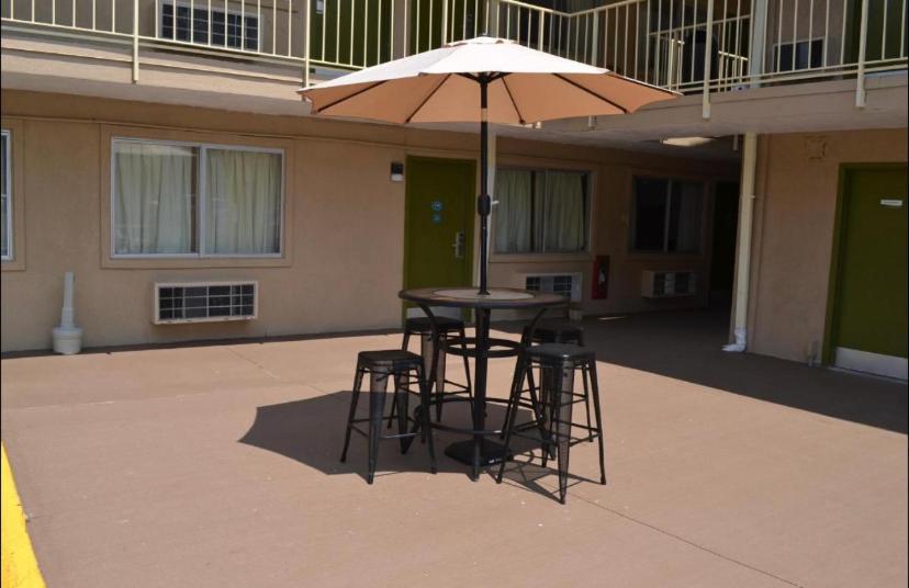 High Point Arcadia Inn Bagian luar foto